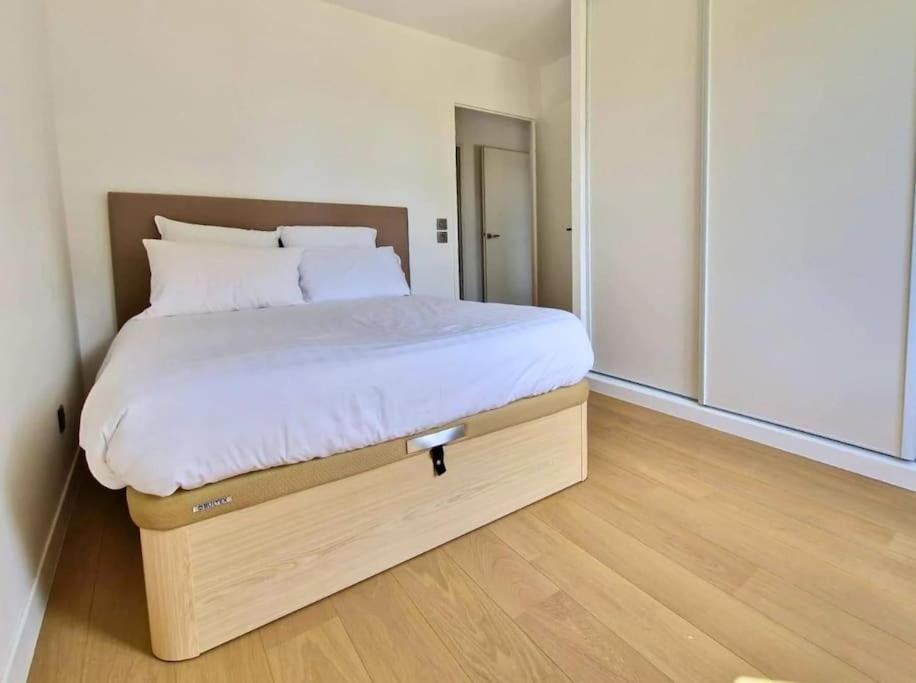 Sublime 4 Etoiles Neuf T3 Aputeaux 61m2 Proche La Defense, 10m2 De Terrasse Avec Magnifique Vue