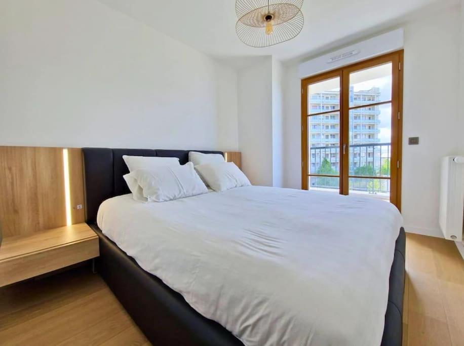 Sublime 4 Etoiles Neuf T3 Aputeaux 61m2 Proche La Defense, 10m2 De Terrasse Avec Magnifique Vue Apartment