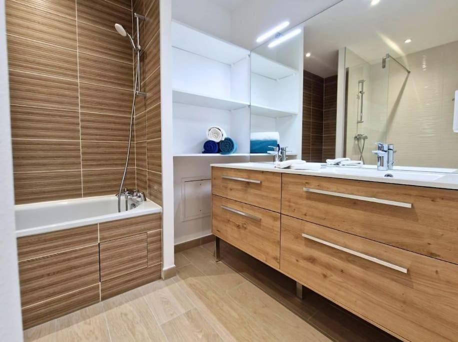 Sublime 4 Etoiles Neuf T3 Aputeaux 61m2 Proche La Defense, 10m2 De Terrasse Avec Magnifique Vue Puteaux